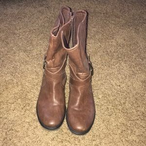 Bare traps calf height boot